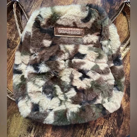 Skechers | small, camouflage faux fur backpack - Picture 14 of 16